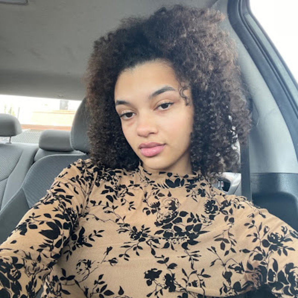 Meet your Posher, Olivia